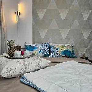 Kiwi Apart-hotel 1br Wi-fi Free - Close To Old Town - Cozy Location - Shorter Or Longer - R&m Boutique Apartament
